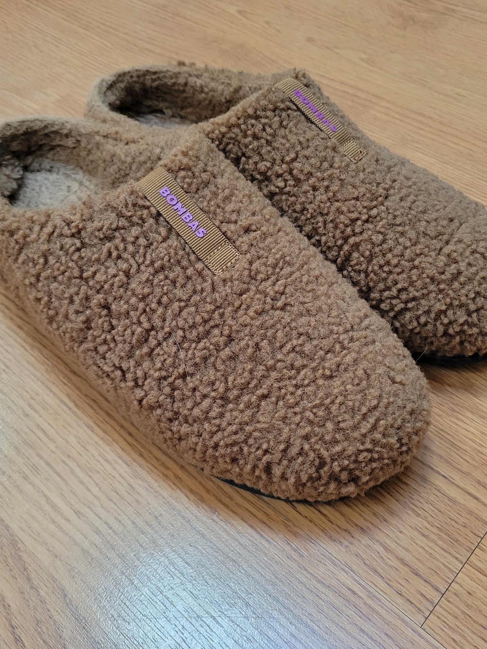 Bombas Plush Sherpa Slip-On Slippers in Brown